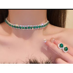 Komplet biżuterii damskiej choker z zielonymi cyrkonii i kolczyki na sztyft