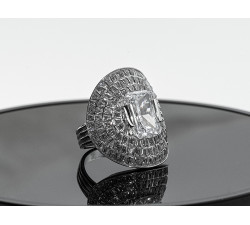 pierścionek ze srebra z dużym oczkiem i cyrkonią