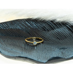 Srebrny pierścionek 925 delikatny zdobiony białą cyrkonią ze srebra pozłacanego