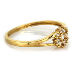 złoty pierścionek z kwiatuszkiem