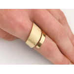 Złoty pierścionek 585 szeroki elegancki wzór błyszczący model na prezent