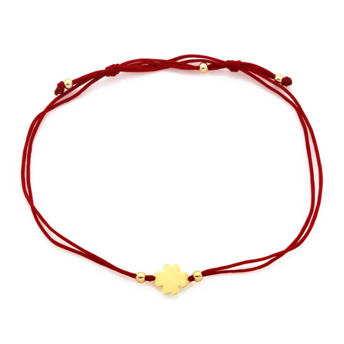 Złota bransoletka 585 na czerwonym sznurku ze złotą koniczynką