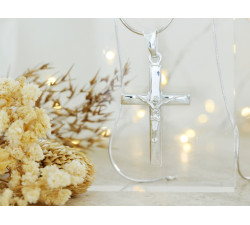 Srebrny krzyżyk 925 z wizerunkiem Jezusa
