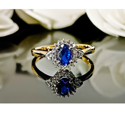 elegancki zaręczynowy pierścionek
