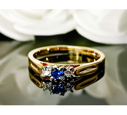 zaręczynowy delikatny złoty pierścionek