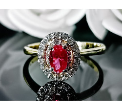 elegancki pierścionek z rubinem