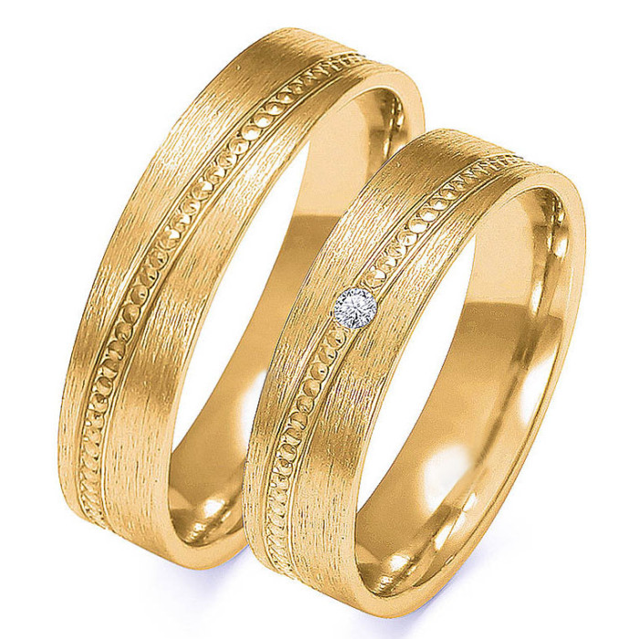 Obrączka ślubna złota 585 zdobienie i diamencik