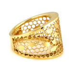 Złoty pierścionek damski 375 ażurowy z kwiatami