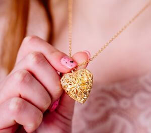 Najpiękniejsze Prezenty Walentynkowe dla Niej - Odkryj Biżuterię LOVRIN